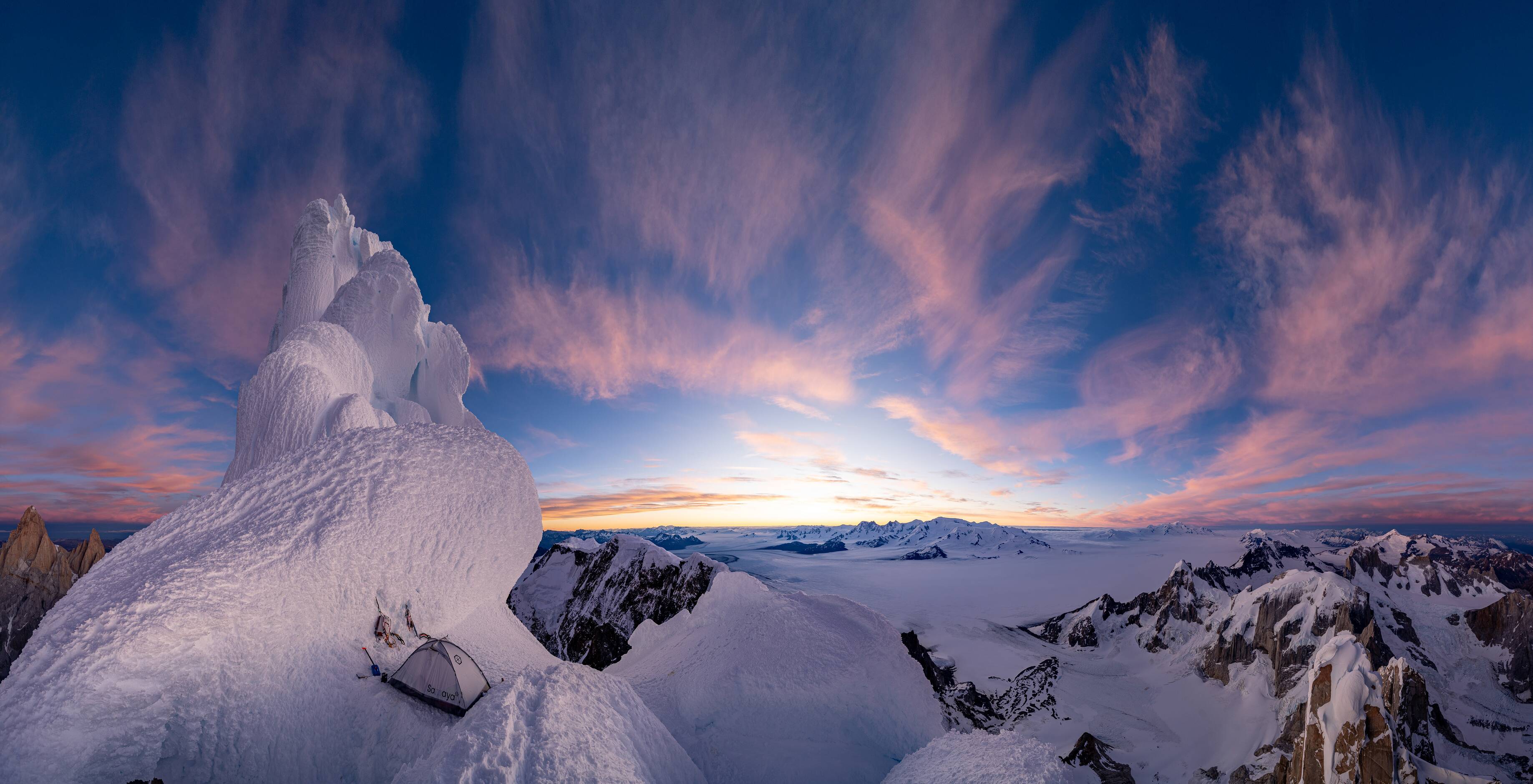 Leo_-_Cerro_Torre_light1.jpg